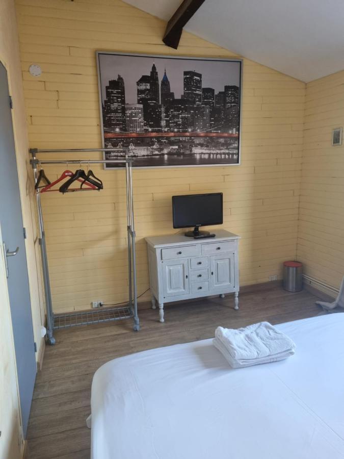 Chambres Individuelles Avec Cuisine Commune Tilloloy Exterior photo