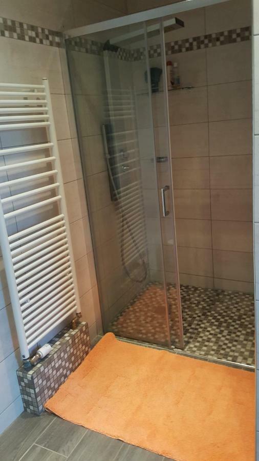 Chambres Individuelles Avec Cuisine Commune Tilloloy Exterior photo